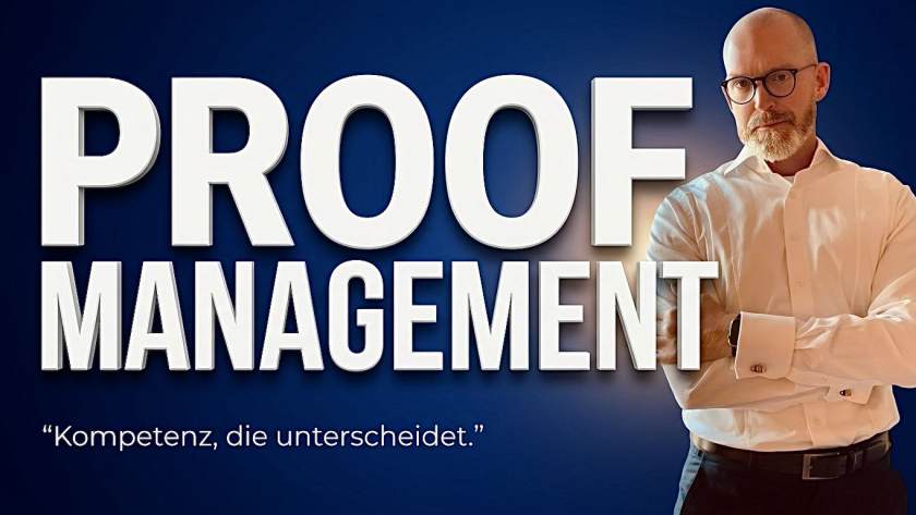 Volljurist und Detektiv Paul Malberg neben dem Schriftzug der Detektei PROOF-MANAGEMENT