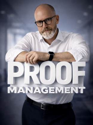 Detektiv Paul Malberg von der Detektei PROOF-MANAGEMENT hinter dem Schriftzug von PROOF-MANAGEMENT