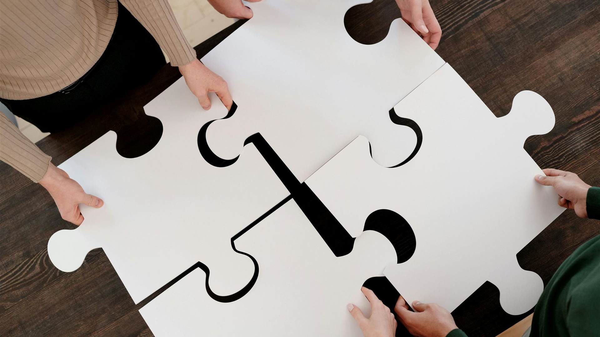 Beweise und Bericht Puzzle, das zusammengefügt ist.