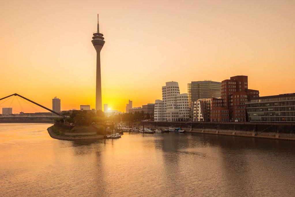 Sicht auf den Düsseldorfer Funkturm