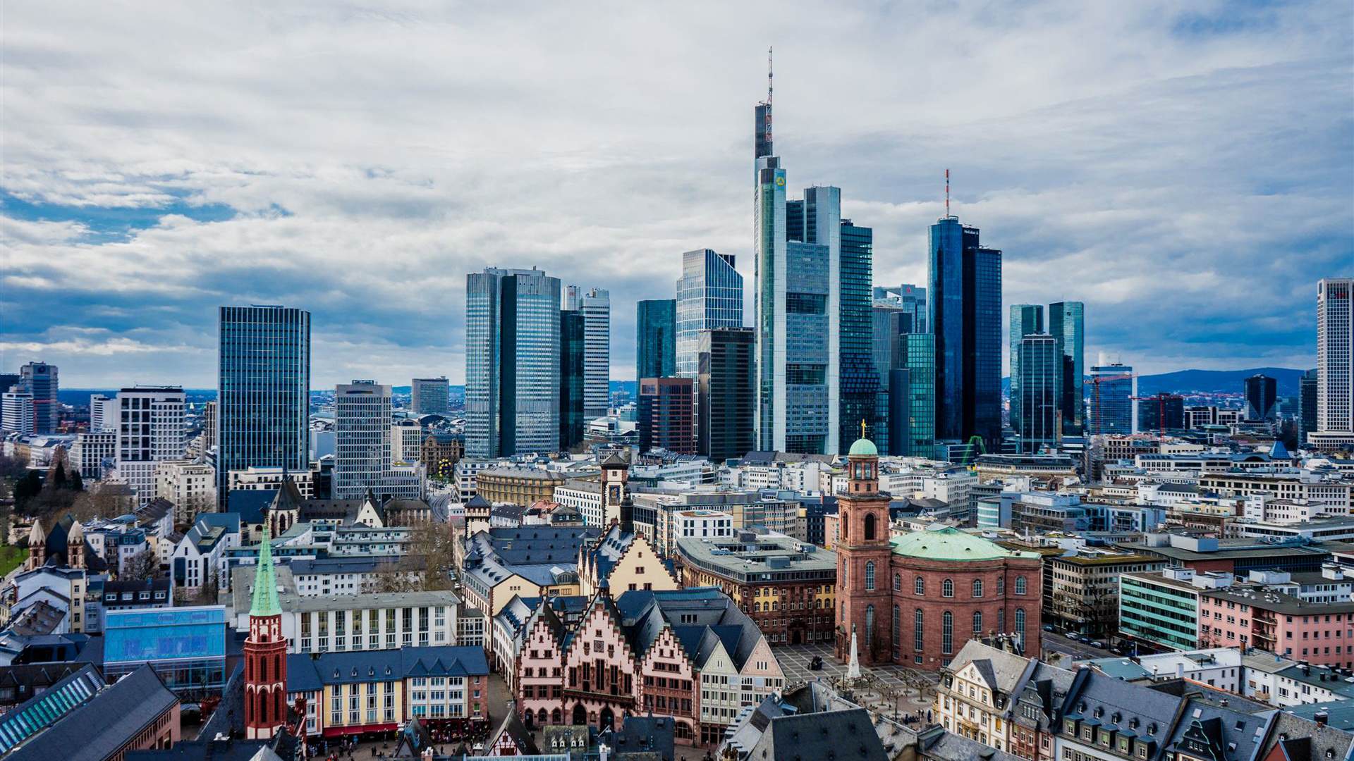 Ausblick auf Frankfurt am Main aus einem Hochhaus zum Bakenviertel und Alte Oper
